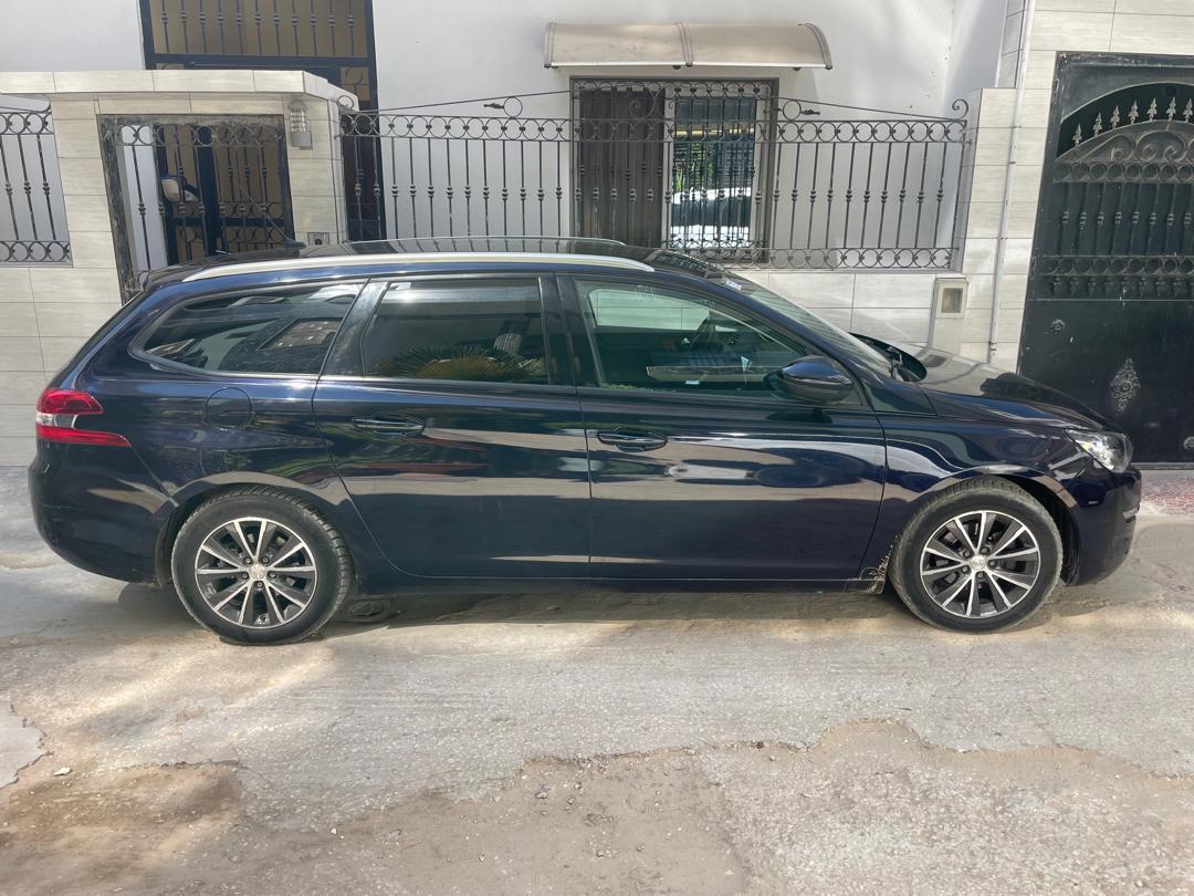 Berline peugeot